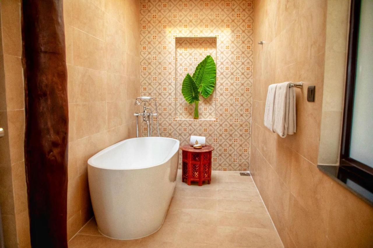 Miraaya Wellness And Golf Resort Chitwan Εξωτερικό φωτογραφία