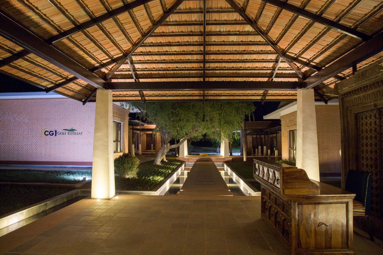 Miraaya Wellness And Golf Resort Chitwan Εξωτερικό φωτογραφία