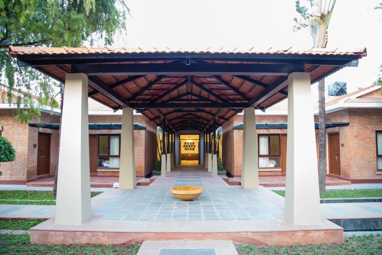 Miraaya Wellness And Golf Resort Chitwan Εξωτερικό φωτογραφία